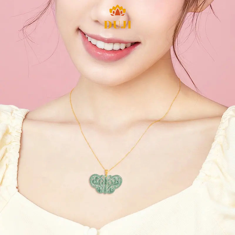 Mặt dây chuyền bướm nước xanh ngọc bích tự nhiên khảm vàng 18K trang sức