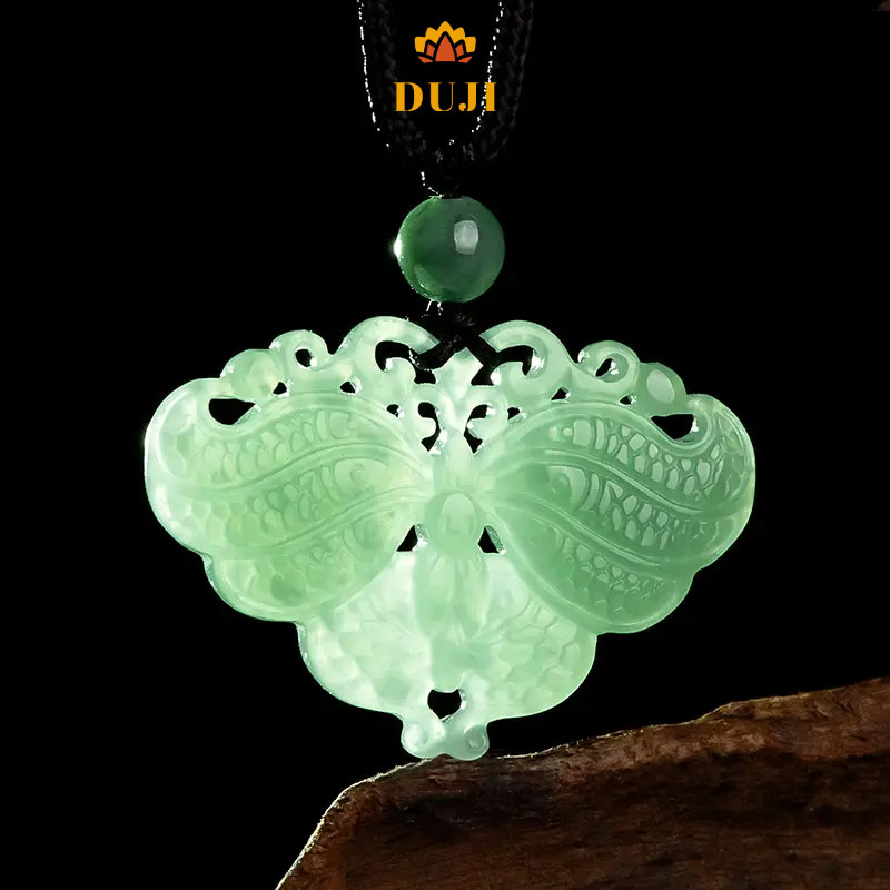 Mặt dây chuyền bướm nước xanh ngọc bích tự nhiên