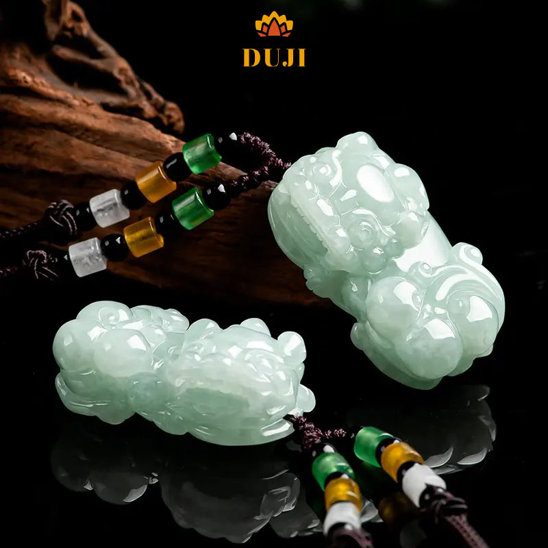 Mặt dây chuyền Pixiu ngọc bích Myanmar tự nhiên màu xanh lá cây nhạt