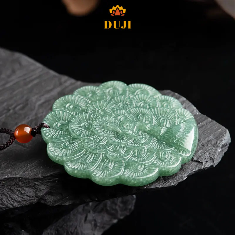 Mặt dây chuyền hình con công bằng đá Jadeite thiên nhiên nguyên chất