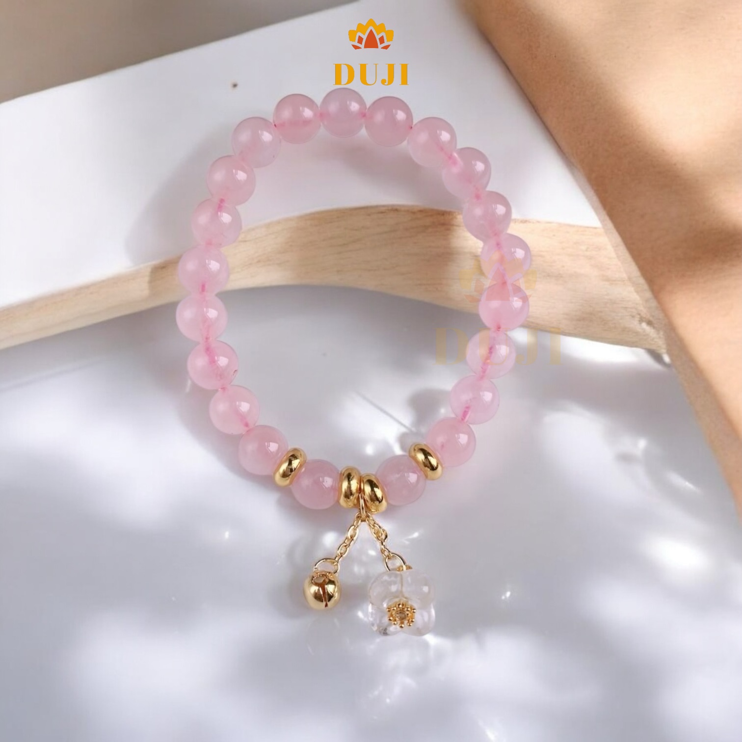 Vòng tay thạch anh hồng mix charm hoa ngọt ngào