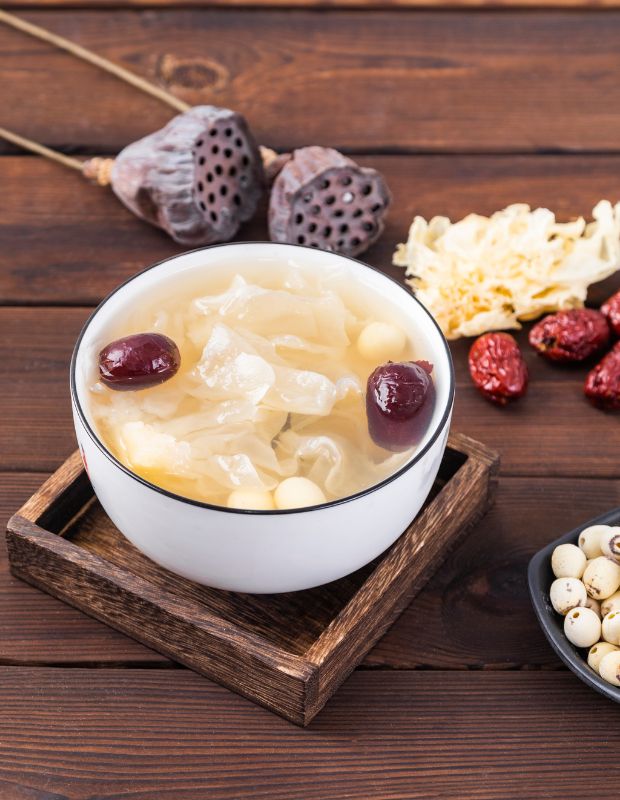 Bí quyết nấu chè hạt sen nấm tuyết thanh mát, chuẩn vị Đài Loan