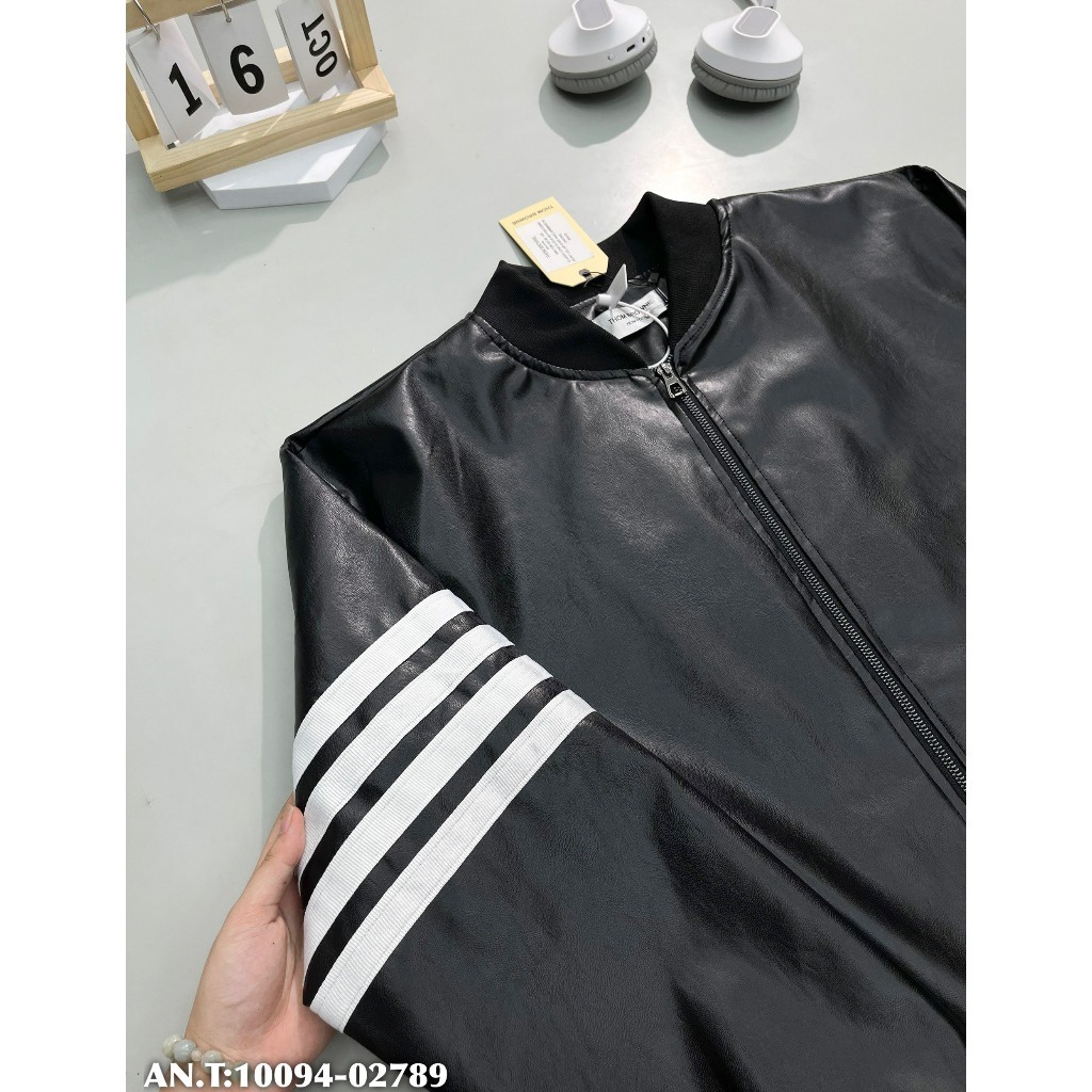 [AIO fashion] Áo Khoác Da Nam Thom Browne Bomber Jacket Thêu 4 Sọc Trắng Tay Lót Gió Bo Chun Dày Dặn Sang Trọng