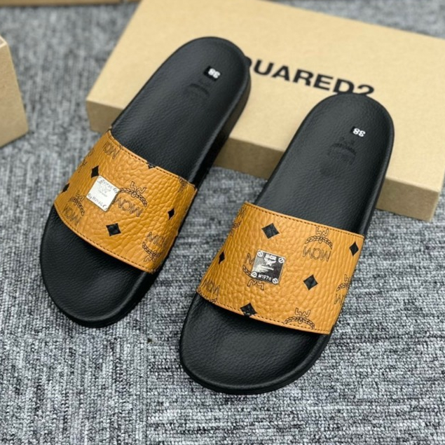Dép quai ngang nam nữ MCM vàng Hoạ Tiết Tag Logo Vuông,Dép Quai Ngang MCM Wmms Slides Monogram