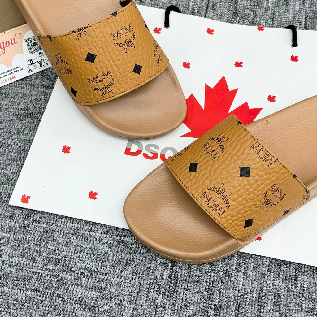 Dép quai ngang nam nữ MCM vàng Hoạ Tiết Tag Logo hàng QC loại 1,Dép MCM Wmms Slides Monogram