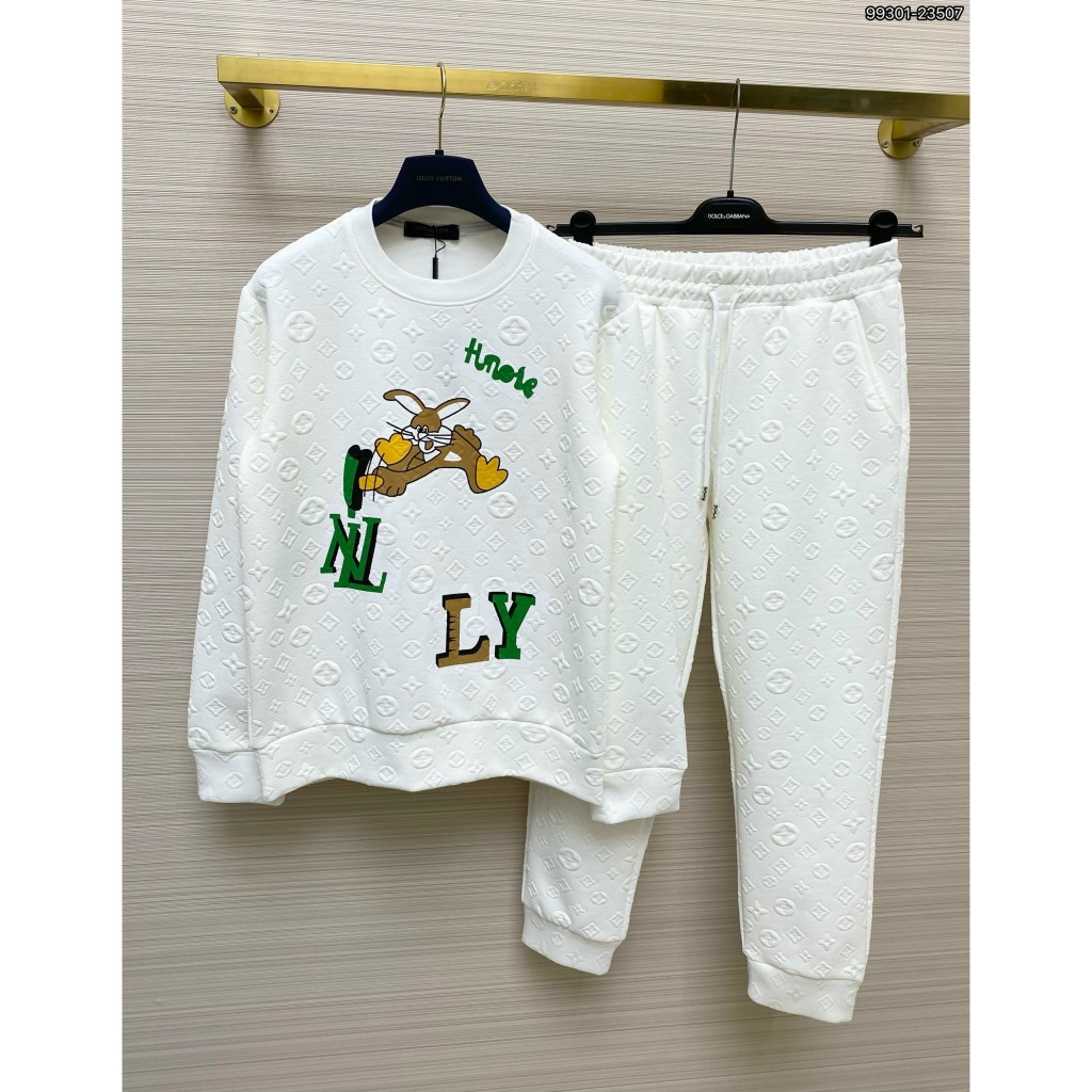 Bộ Thu Đông LV Vân Nổi in logo Thỏ phối Chữ Dài Tay Vải nỉ Ấm áp , bộ thể thao cổ tròn thời trang giới trẻ đễ phối đồ