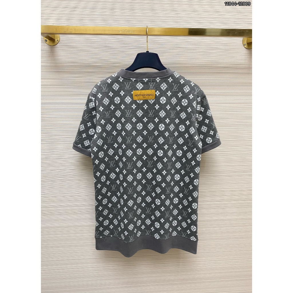Áo thun LV thêu xù logo họa tiết Chữ đơn giản thiết kế hot trend cặp đôi Nam nữ Mới Nhất 2024 Cực Chất