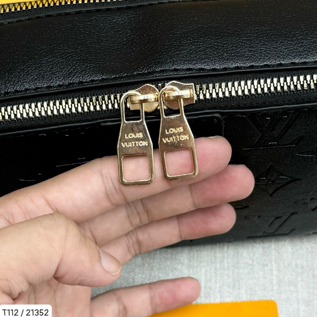 Túi Đeo Chéo Unisex Alpha Wearable,Size 19, Chất Liệu Da Bò, Check On Code,Full Box, Túi Vải Thẻ Bill, Bảo Hành 12 Tháng