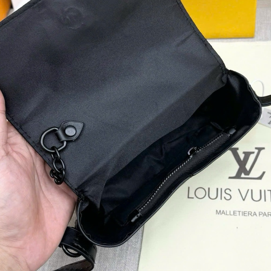 Túi đeo chéo LV nam châm họa tiết Da cao cấp hàng QUẢNG CHÂU CAO CẤP full BOX,Túi đeo chéo LV Trio Messenger da NEW 2025