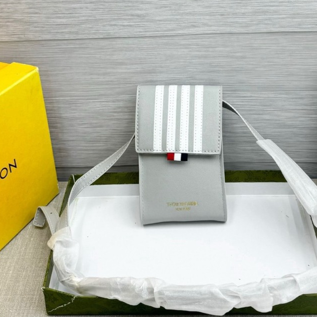Túi đeo chéo nam nữ mini Thom da Pu nắp thêu 3 sọc màu kẻ vạch logo xanh đỏ viền phối dập chữ full box 2025