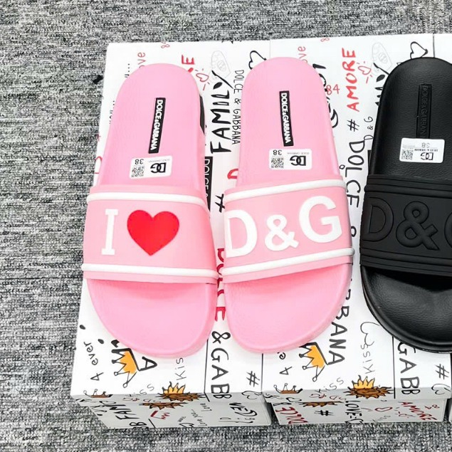 Dép lê nữ hồng quai ngang DG slide hồng cao su quai đúc nổi chữ I Love DG tim đỏ đế nổi hoa văn cao cấp full box