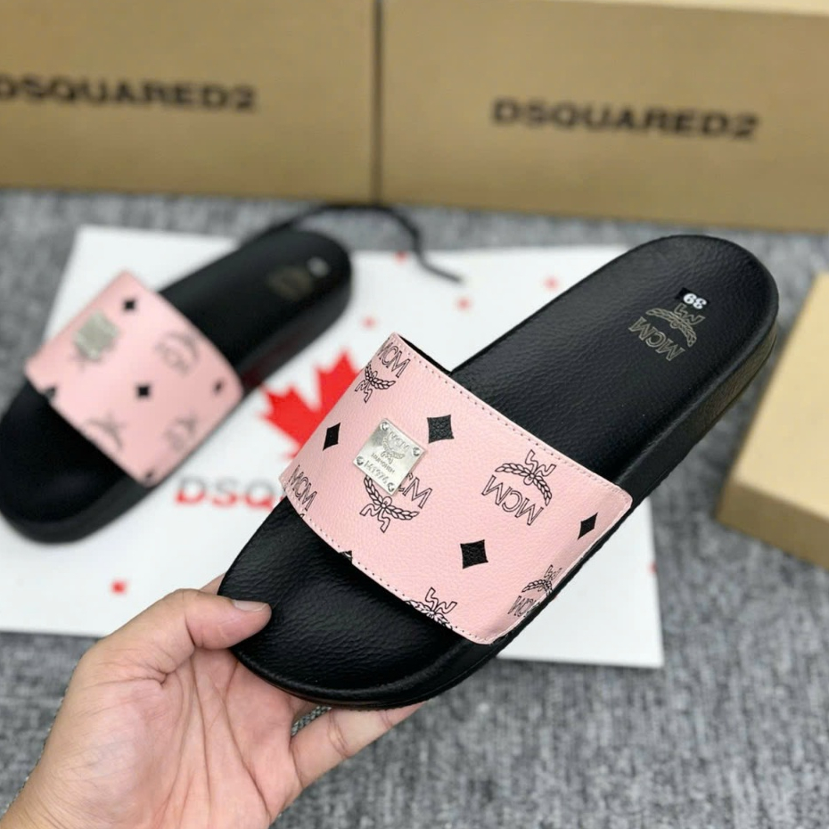 Dép Nam Nữ MờCêMờ Hồng Quai Ngang Đính Tag Logo kim loại SIêu Đẹp full box - Dép Quai Ngang Nam Nữ M.C.M Phối Màu