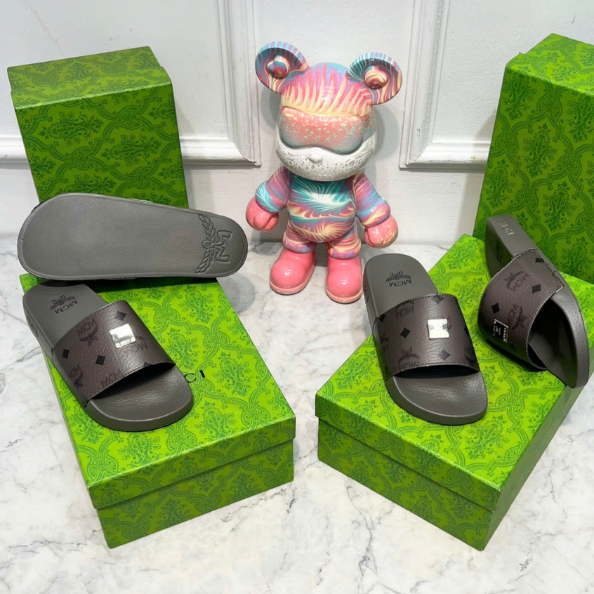 Dép quai ngang nam nữ MCM XÁM Rêu tag gương QC loại 1,Dép MCM Wmms Slides Monogram Rêu bản Trơn.