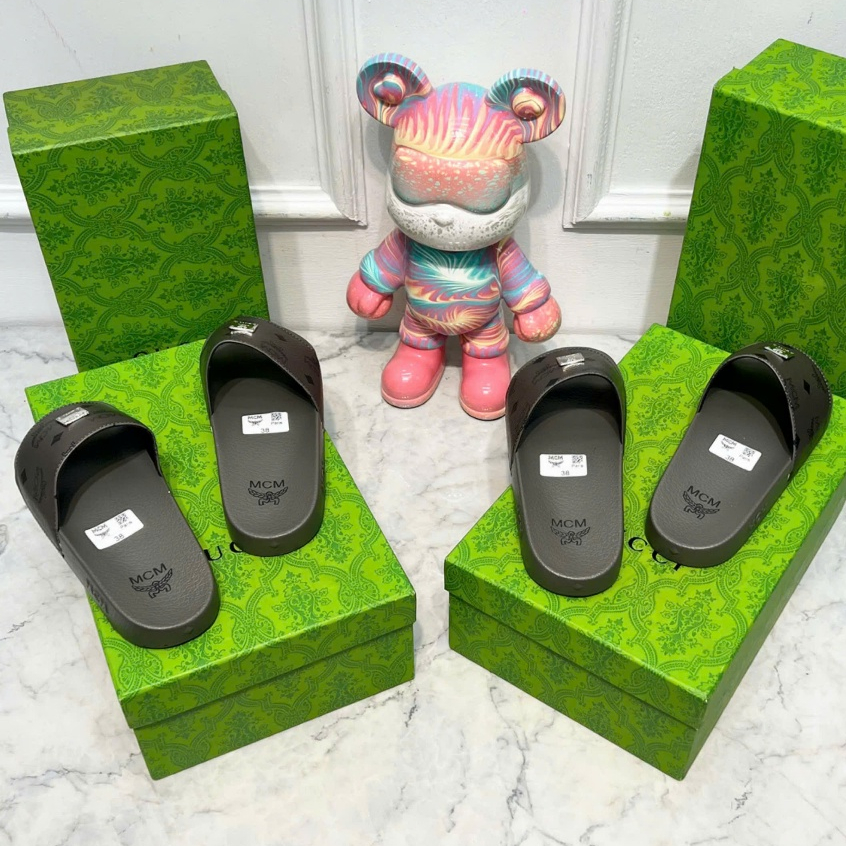 Dép quai ngang nam nữ MCM XÁM Rêu tag gương QC loại 1,Dép MCM Wmms Slides Monogram Rêu bản Trơn.