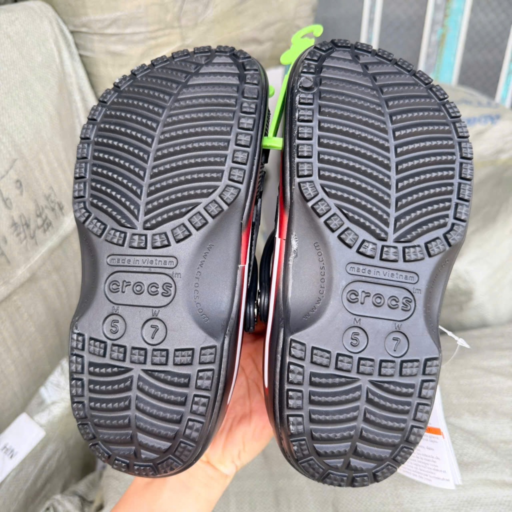 Dép Sục Classic Không Thấm Nước Nam Nữ Êm Chân Kèm Charm Dễ Thương Hỗ trợ đổi size Moover Store