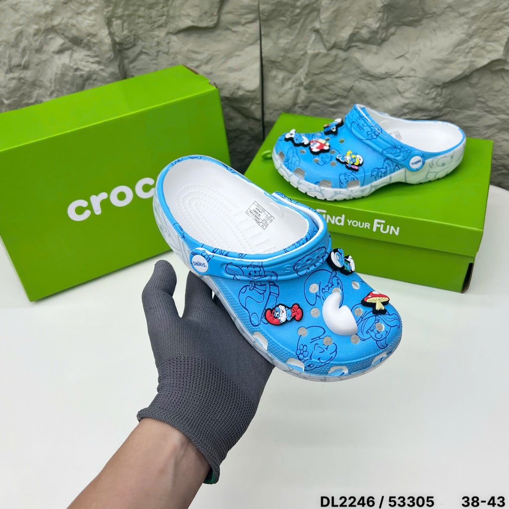 Dép lê nam nữ cờ róc quai đính sờ tích cơ  cao cấp phối logo kim loai màu xanh cực sang full box 2025