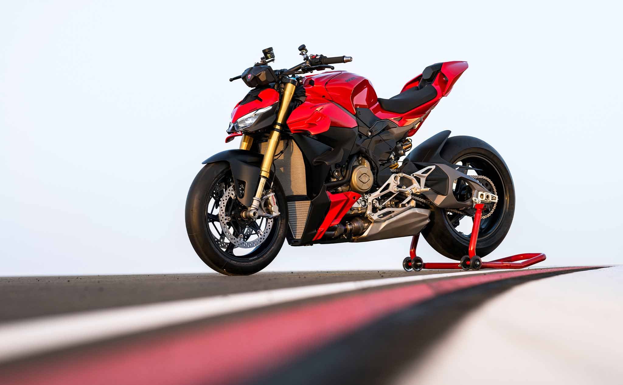 Ducati ra mắt Streetfighter V4 2025: Hiệu năng gần hơn nữa với Panigale V4
