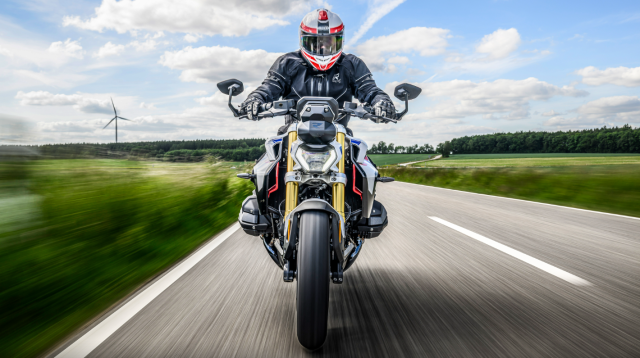 BMW R1300R 2025: Quái thú hypernaked đa nhân cách đến từ xứ Bavaria!