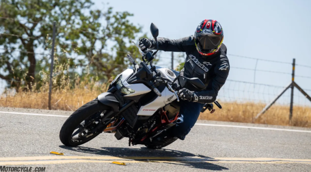 Lần đầu lái CB750 Hornet 2025 – Một chiếc xe thật sự 'Vào Việc' đúng kiểu Honda