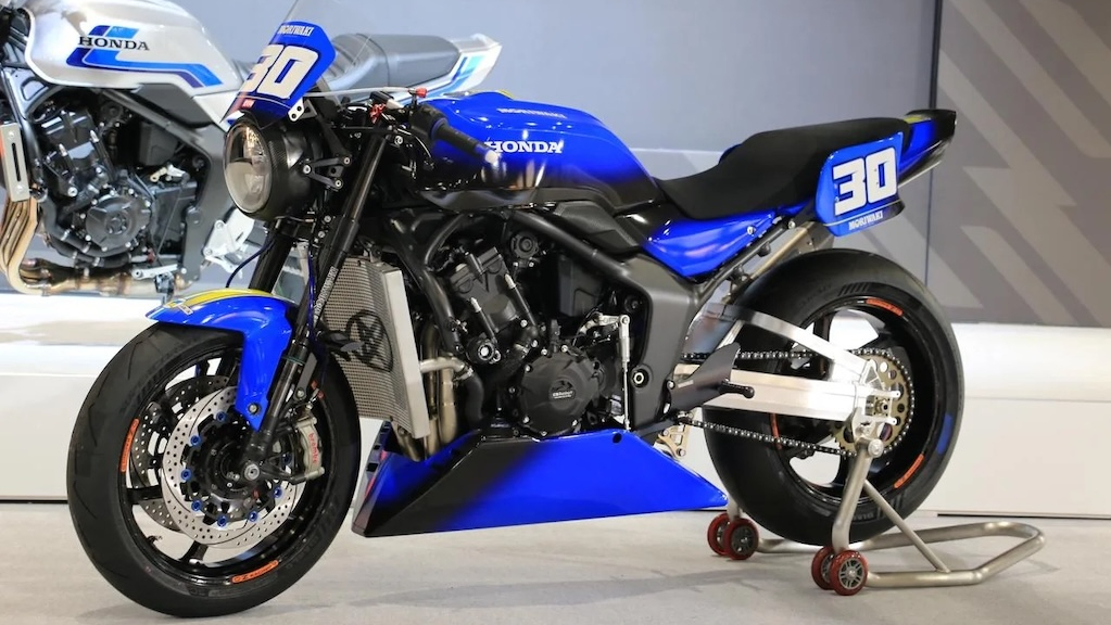 Chưa bán ra mà naked bike hoài cổ Honda CB1000F đã có bản độ