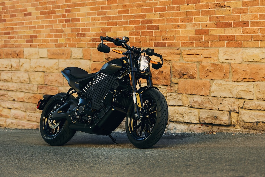 Chỉ đổi bánh và vài chi tiết nhỏ, thương hiệu xe điện của Harley-Davidson đã có naked bike mới Livewire S2 Alpinista