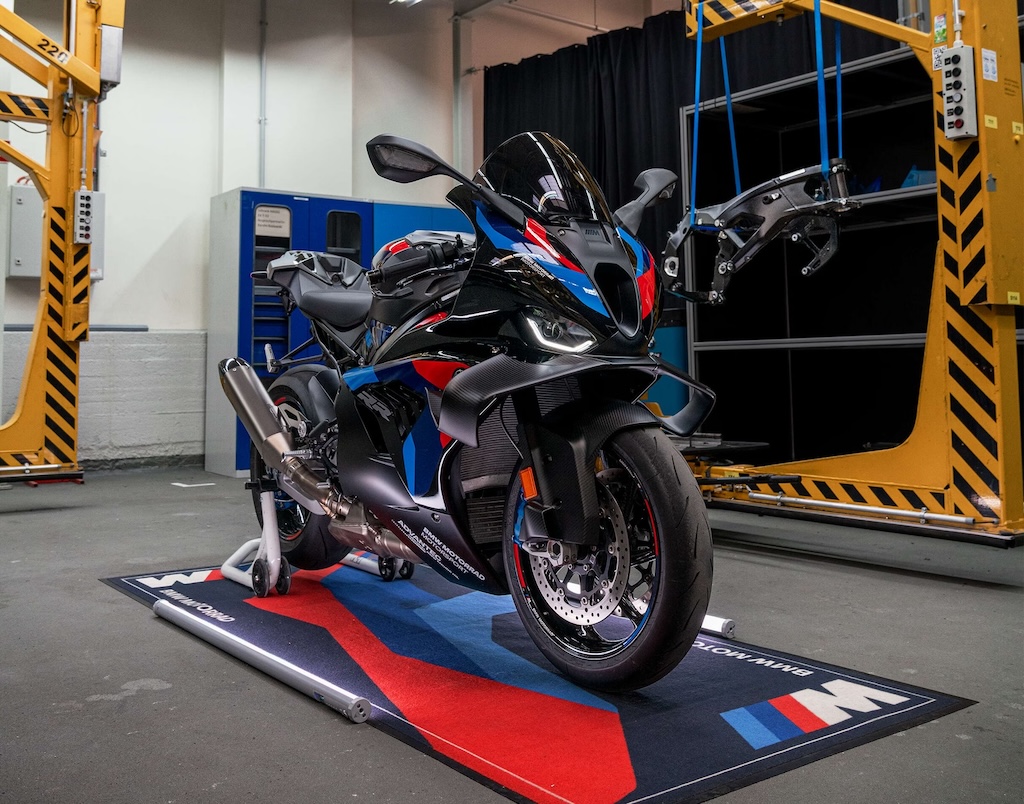 BMW đồng loạt nâng cấp dàn mô tô đời 2027: M 1000 RR thay khung hoàn toàn, nhiều mẫu bổ sung trang bị mới