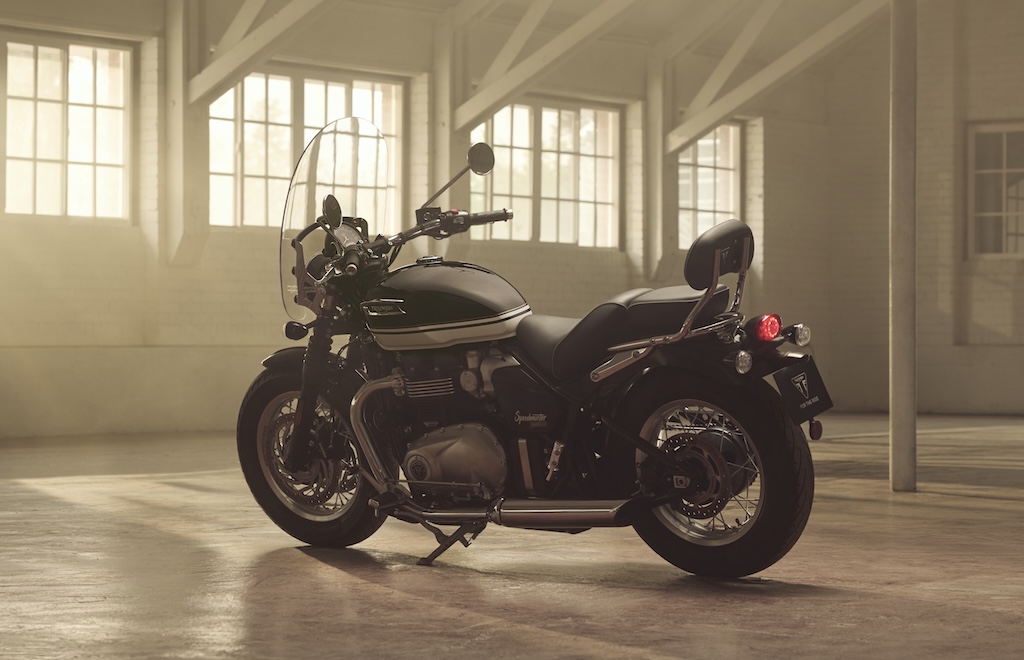 Cruiser Triumph Speedmaster vẫn giữ dáng cổ điển, nay thoải mái và tiện dụng hơn cho người lái
