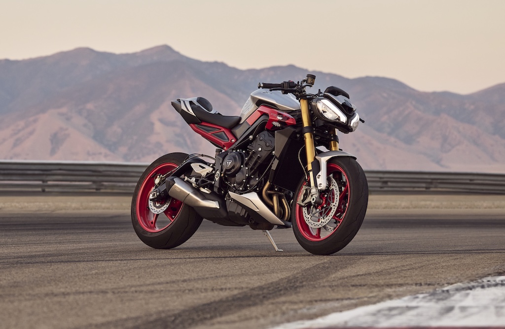 Triumph làm mới dòng streetfighter Street Triple 765 với 2 phiên bản cũ hiệu năng cao