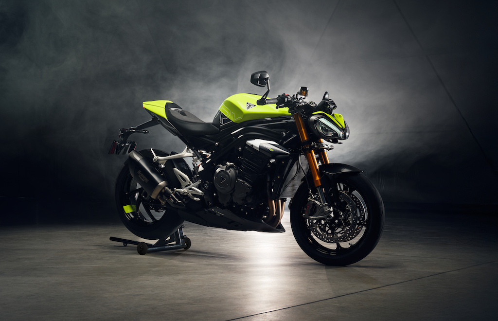 Triumph hồi sinh bản RX sau gần 1 thập kỷ với Speed Triple 1200 RX, giới hạn chỉ 1200 chiếc trên toàn thế giới