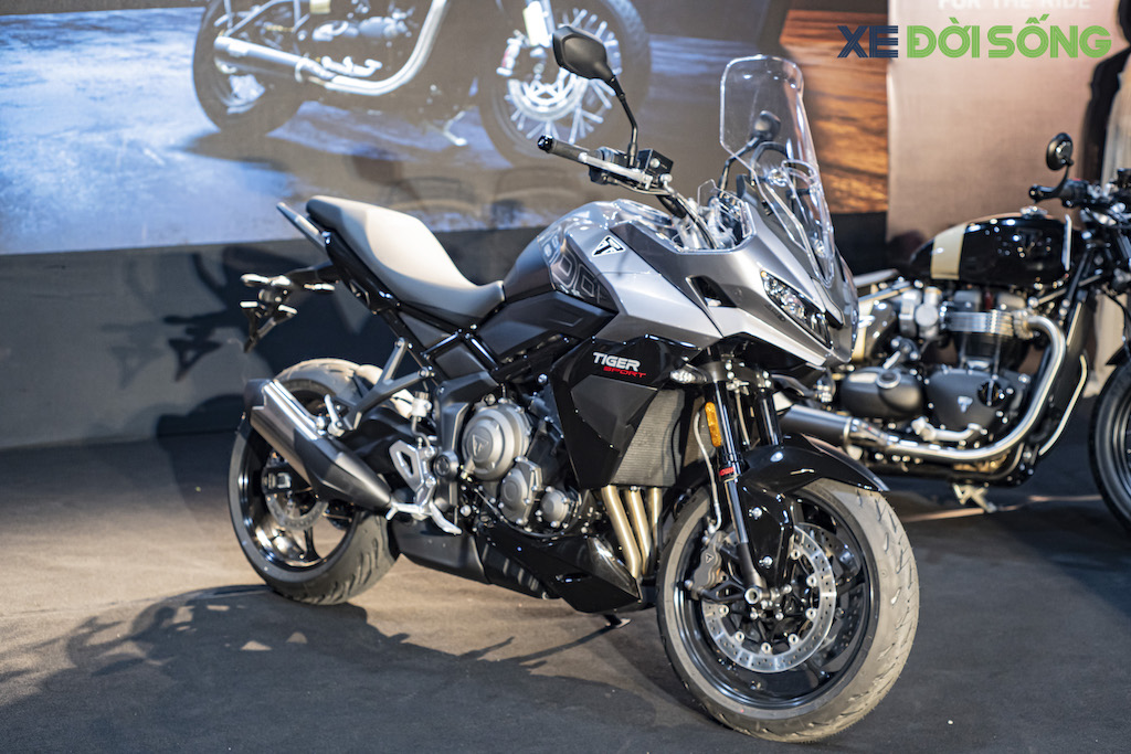 Đắt hơn 100 triệu đồng tại Việt Nam, Triumph Tiger Sport 800 có gì hơn đàn em 660?
