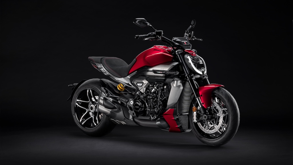 Tranh thủ đem động cơ V4 vào dòng cruiser XDiavel, Ducati tái thiết kế thành Ferrari 2 bánh
