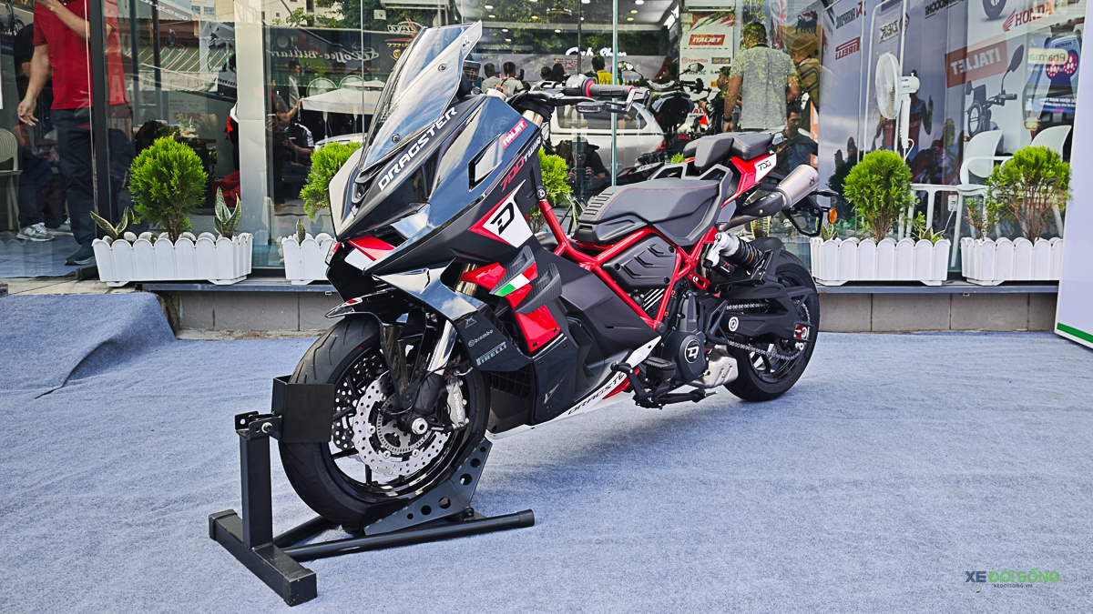 Italjet Dragster 700 Twin chính thức xuất hiện tại Việt Nam: dáng maxi-scooter nhưng vận hành như mô tô côn tay, giá dự kiến từ 428 triệu đồng