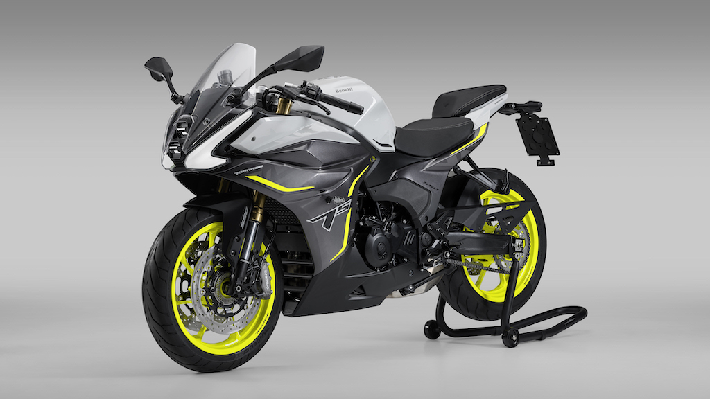 Vừa ra mắt được 1 năm, sportbike Benelli Tornado 500 đã có động cơ và mâm mới