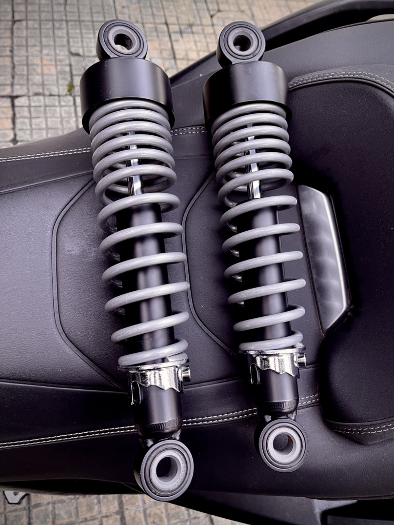 Phuộc sau tháo xe - TRIUMPH T120 siêu lướt 98%