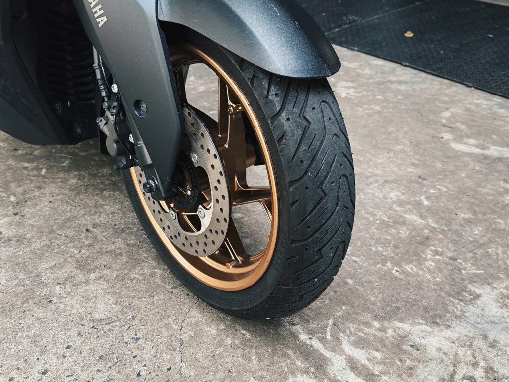 YAMAHA XMAX 300 - ODO 9000km chủ đi kĩ , chăm xe thường xuyên