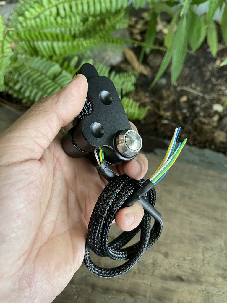 Cùm công tắc trái - phải cnc 22mm tình trạng 95% như mới