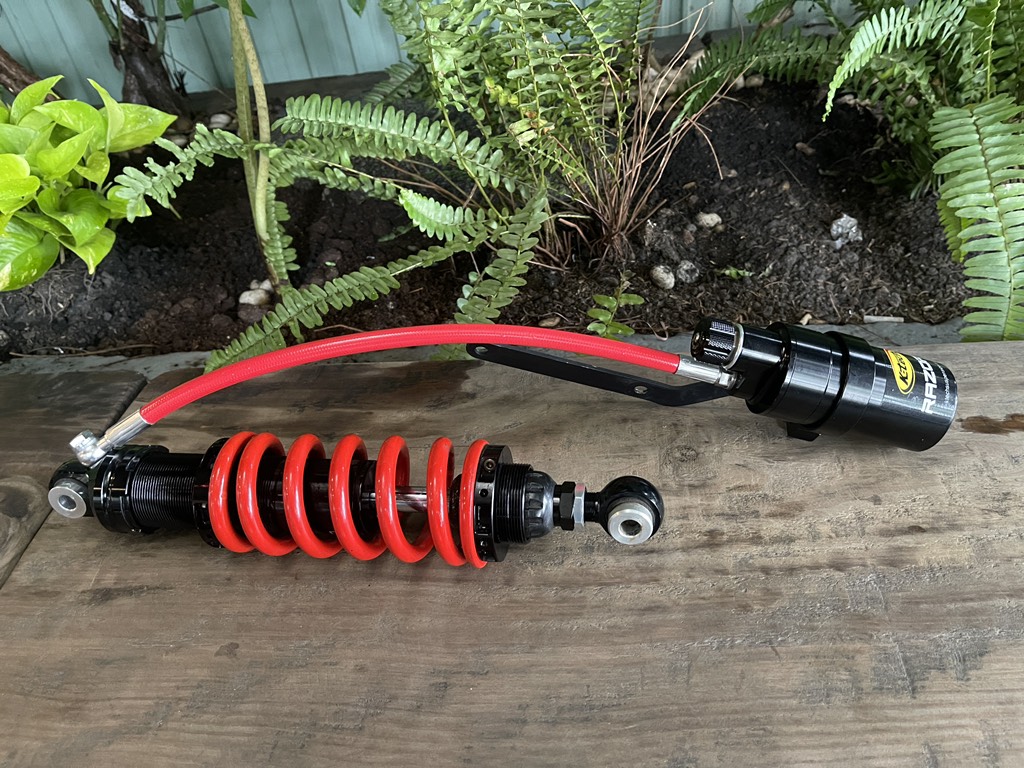 Phuộc sau KTECH - TRIUMPH TRIDENT 660