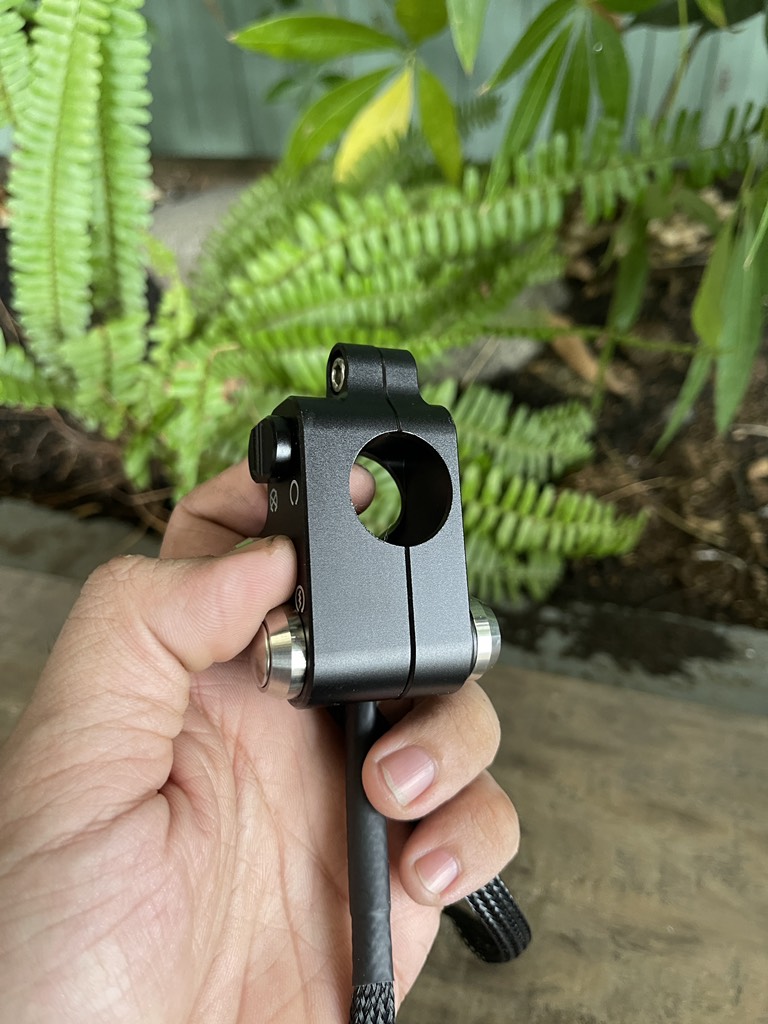 Cùm công tắc trái - phải cnc 22mm tình trạng 95% như mới