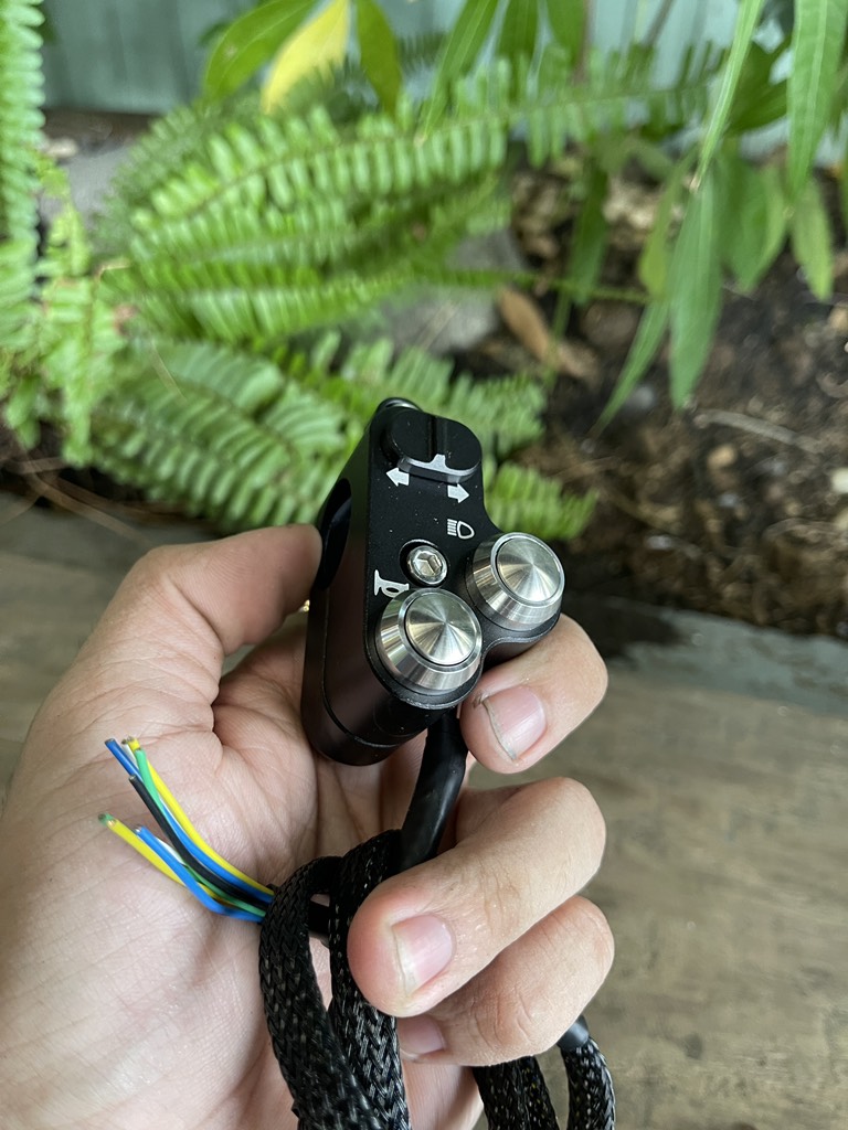 Cùm công tắc trái - phải cnc 22mm tình trạng 95% như mới