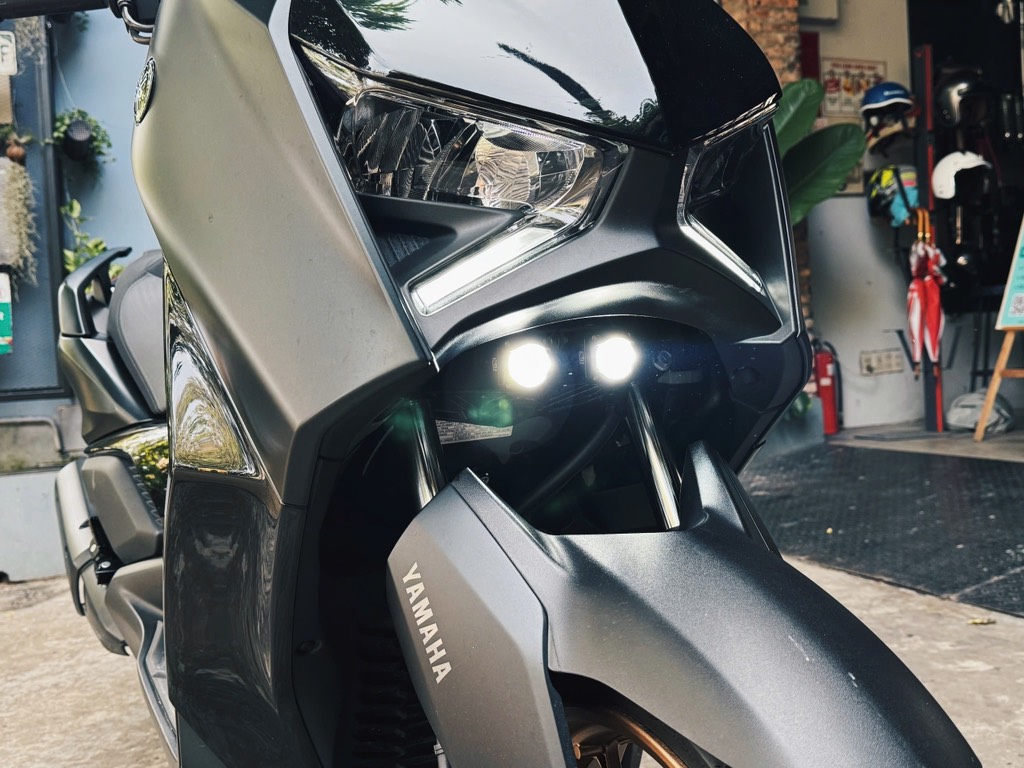 YAMAHA XMAX 300 - ODO 9000km chủ đi kĩ , chăm xe thường xuyên