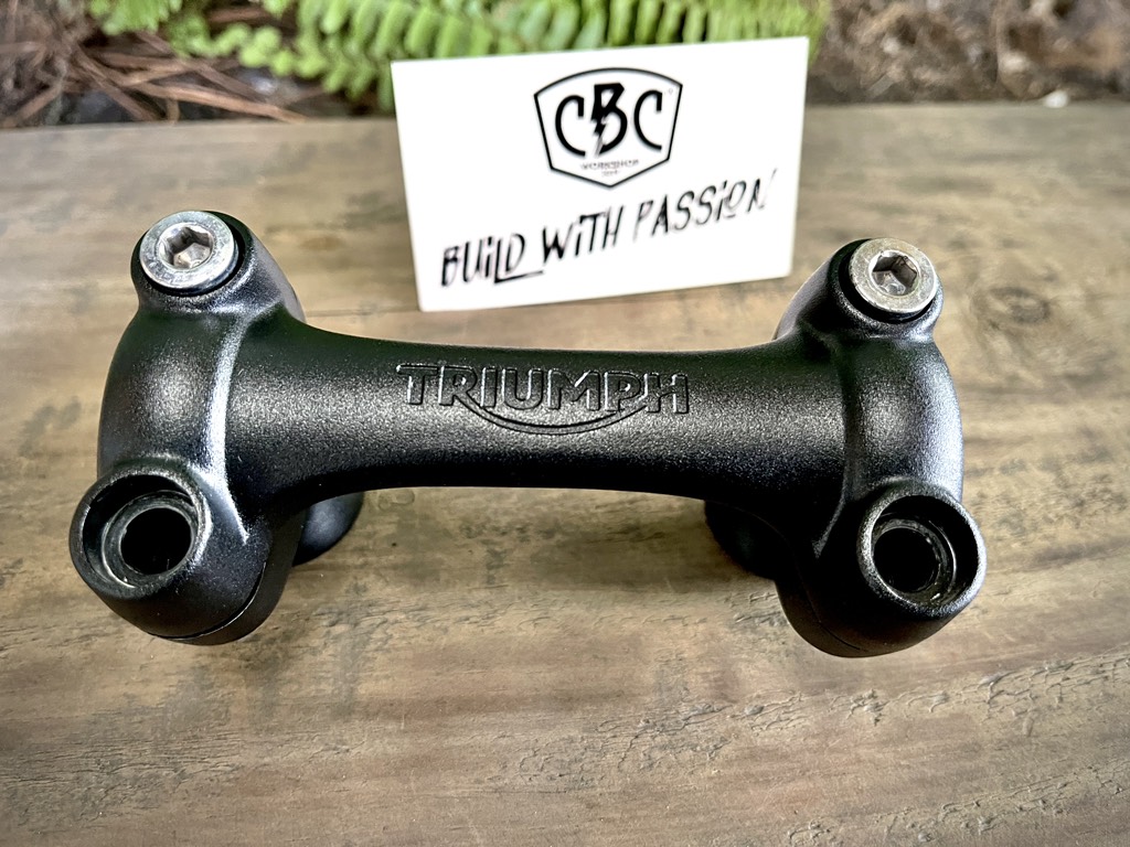 Cùm ghi đông TRIUMPH phi 25mm 90%