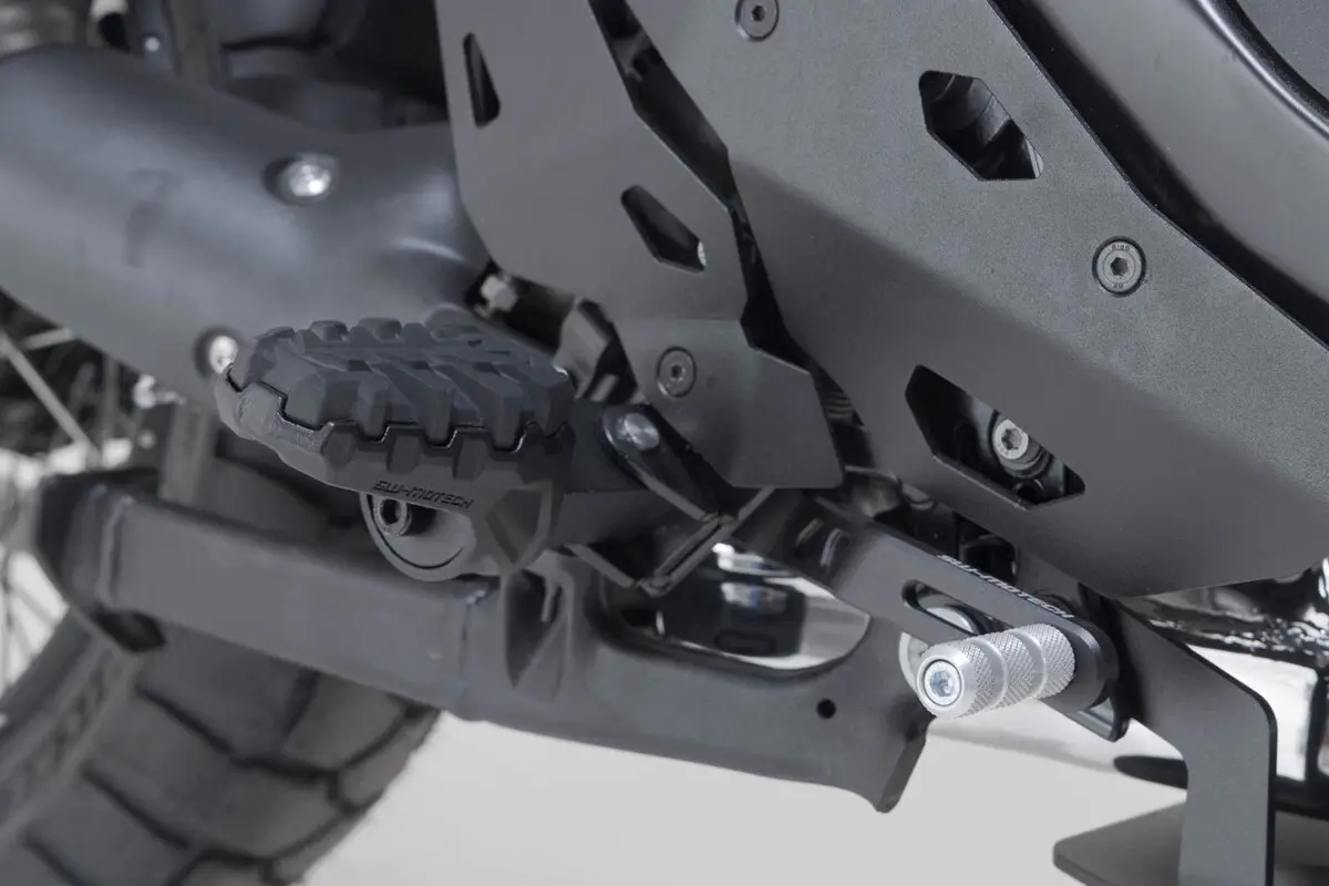 Gác chân trước Sw Motech Evo cho BMW R1300 GS/ GSA - 666KG