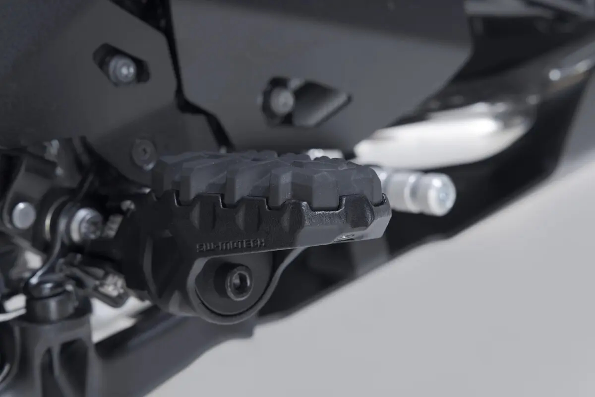 Gác chân trước Sw Motech Evo cho BMW R1300 GS/ GSA - 666KG