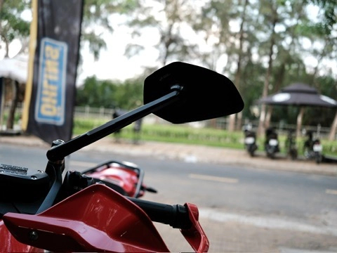 Cặp gương Gold Runway RM06 - 539 KG