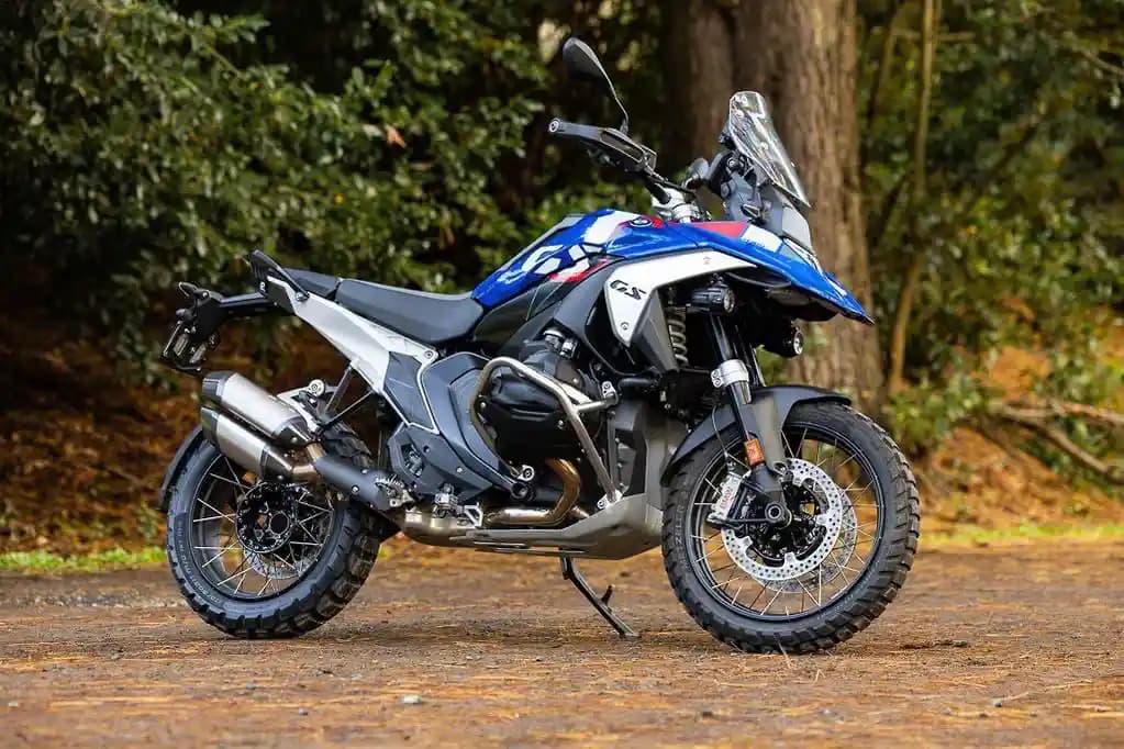 Pô Akrapovic Slip On Double màu bạc cho BMW R1300 GS/GSA - 499 KG