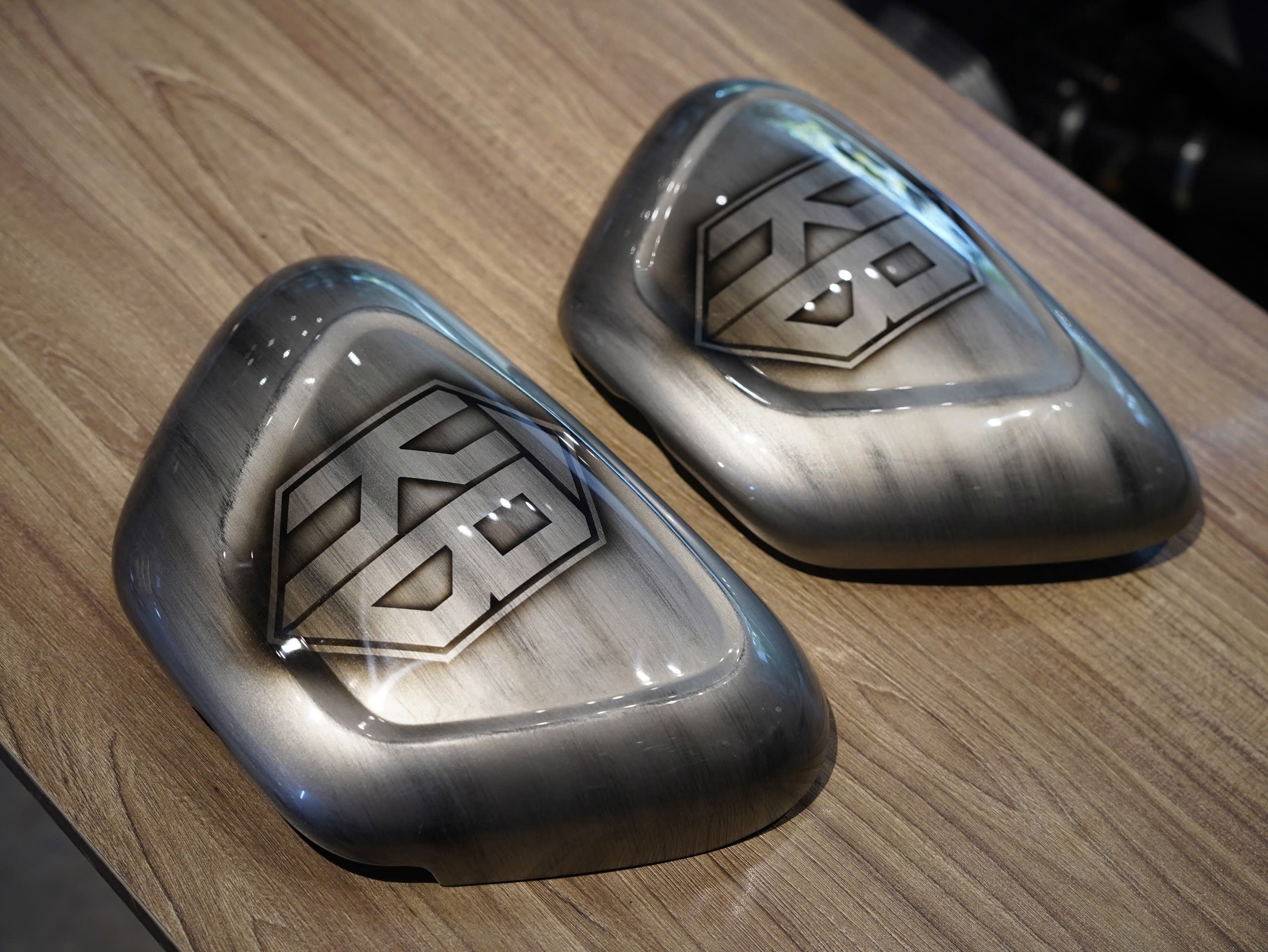 Cặp cốp hông Triumph Street Twin xám - 174