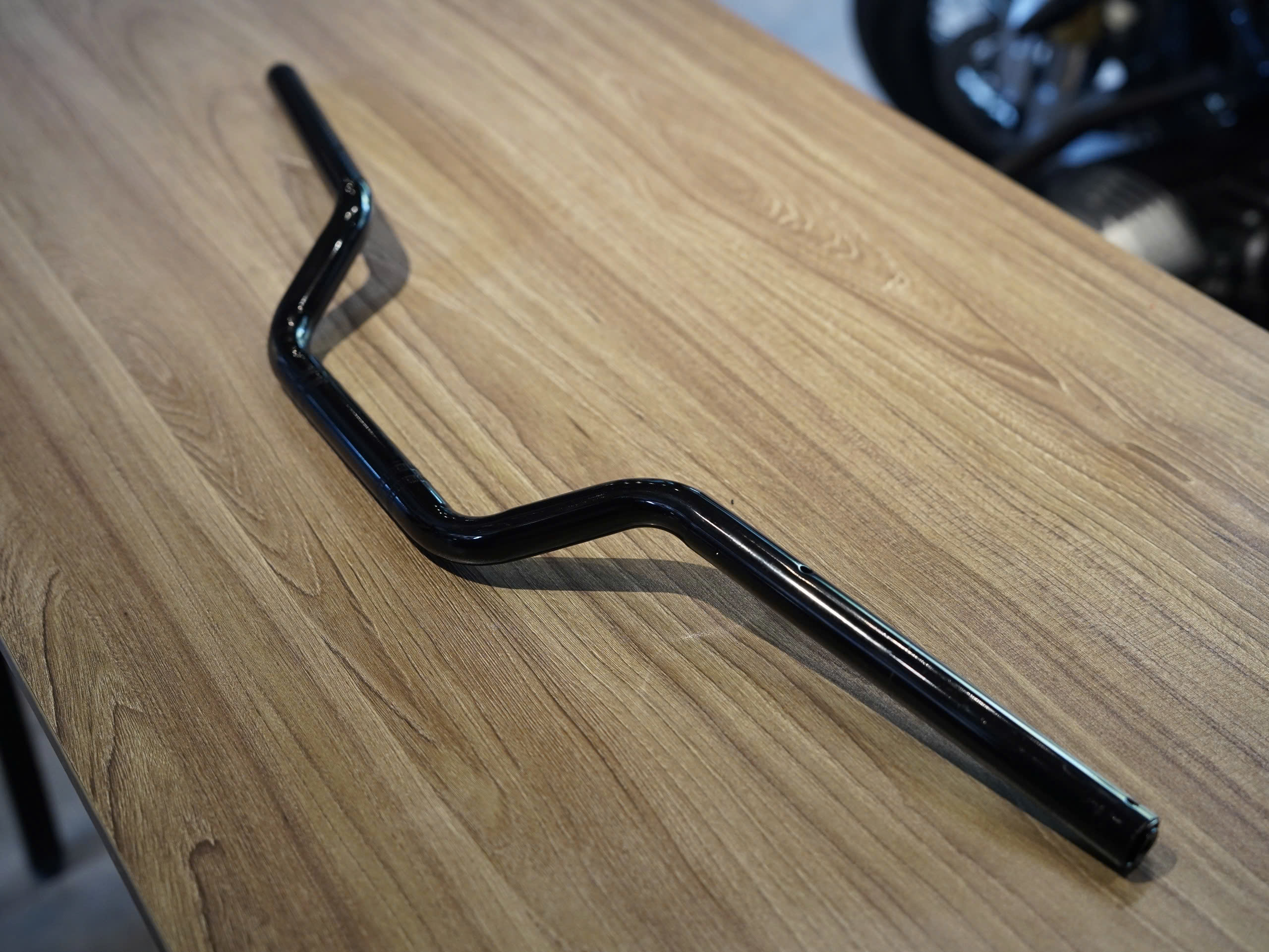 Ghi đong đen bóng 22mm - 141