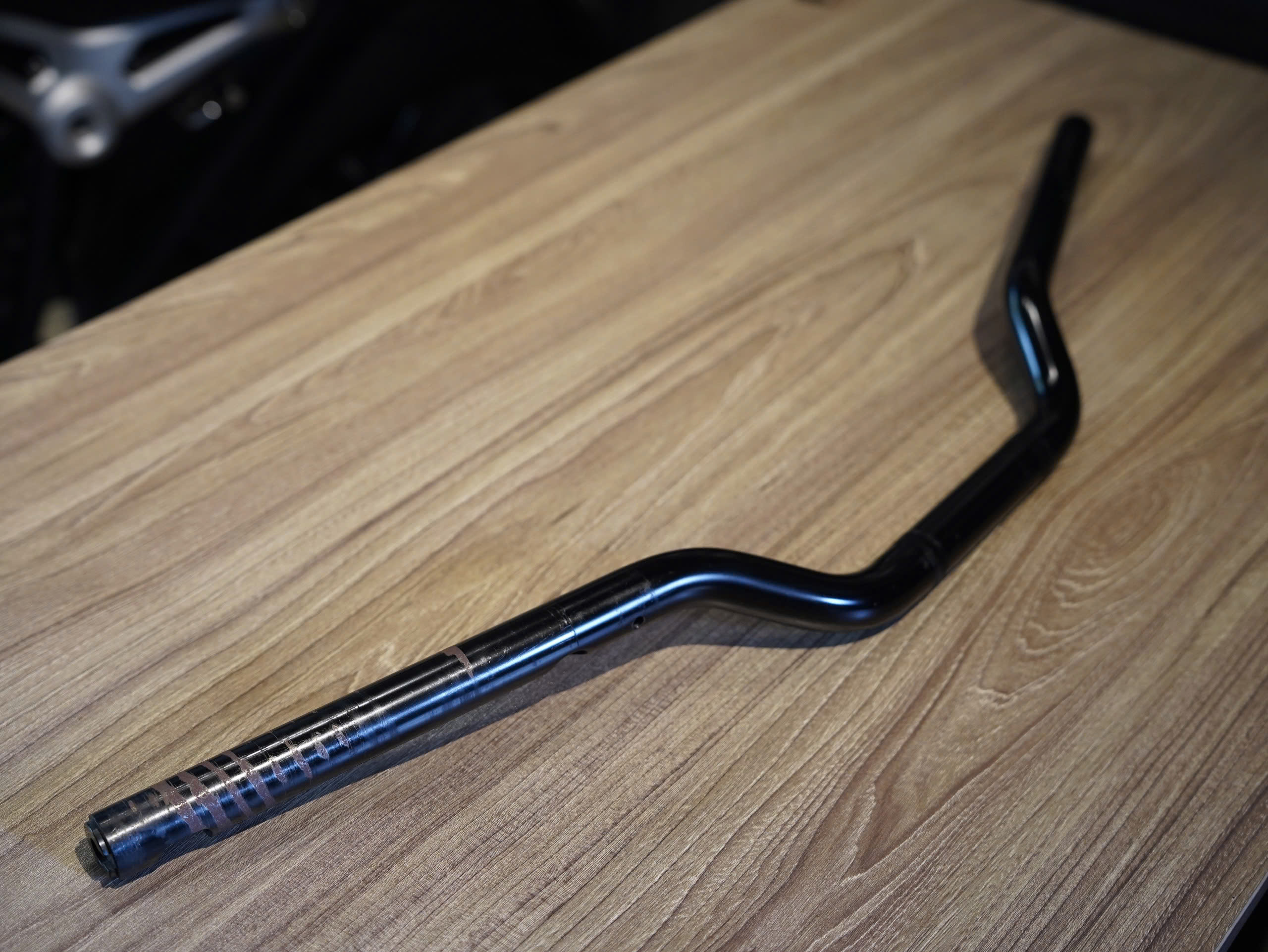 Ghi đong đen mờ 25mm - 144