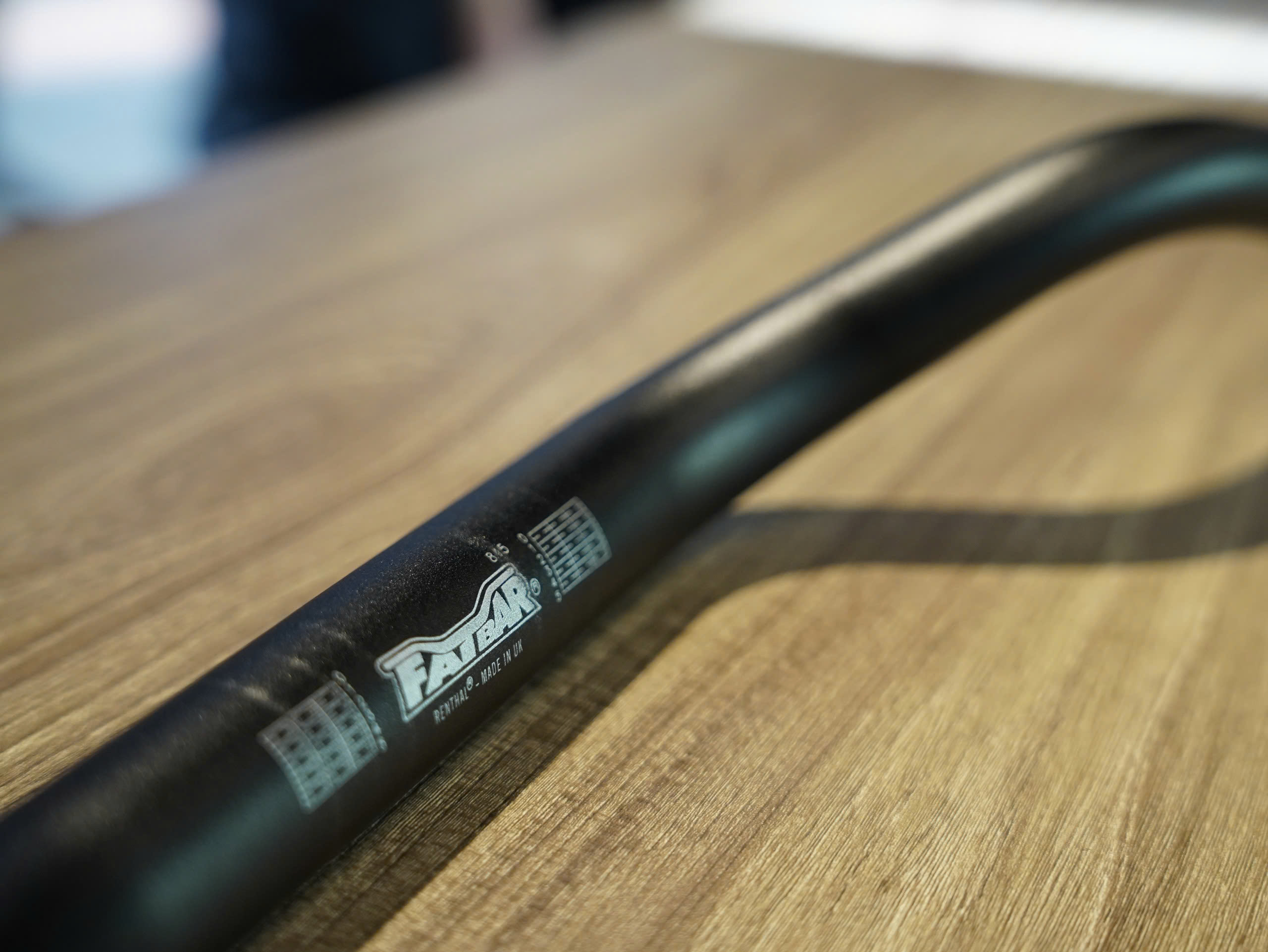 Ghi đong Renthal Fatbar đen nhám 28mm - 145