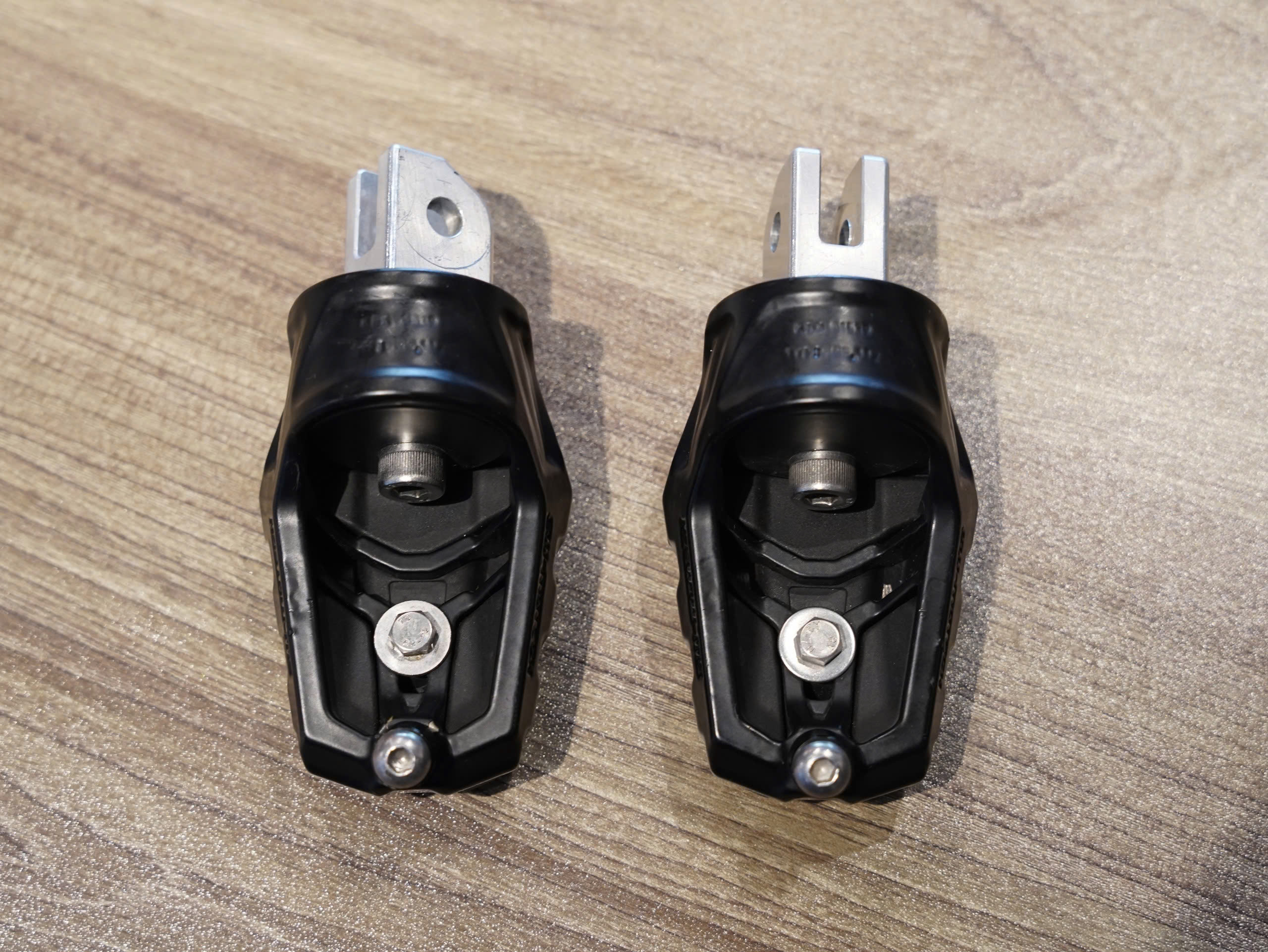 Gác chân trước SWMotech Triumph Tiger 900 (1 cặp) - 156 KG